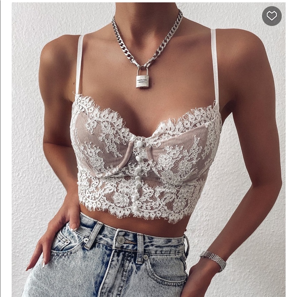 WHITE FOX LACE TOP